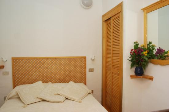 apartment one bedroom with balcony and sea view (1)